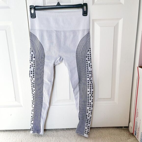 Fabletics High Waisted Seamless Star Second Skin Compression Capri Leggings - Picture 1 of 8